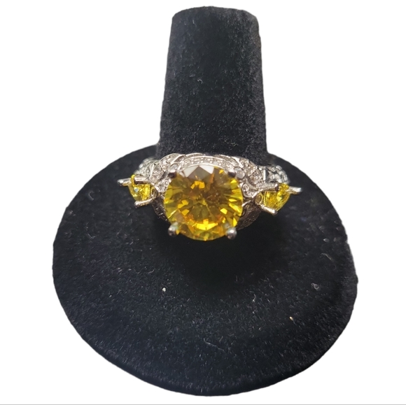 Canary Yellow Cubic Zirconia VINTAGE  ring (8) - Picture 2 of 9